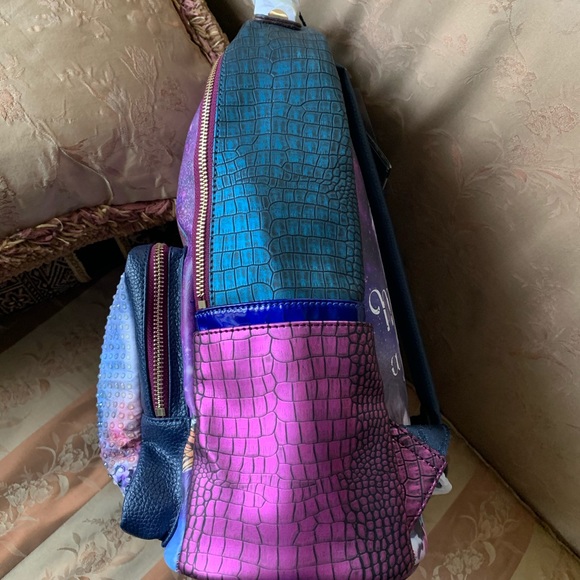 Backpack - Picture 3 of 7